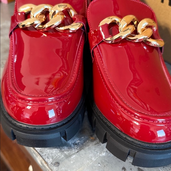 Tinstree Glossy Red Loafers with Gold Chain; S-9 (NIB) - Picture 3 of 5